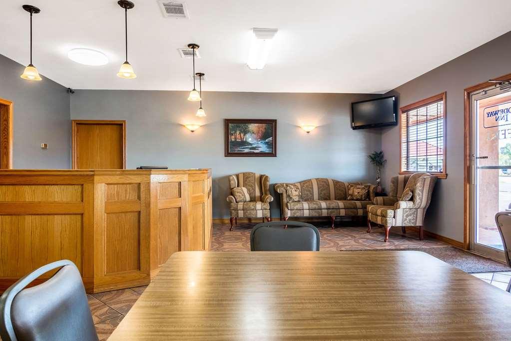 Rodeway Inn Broken Bow-Hochatown Interior photo